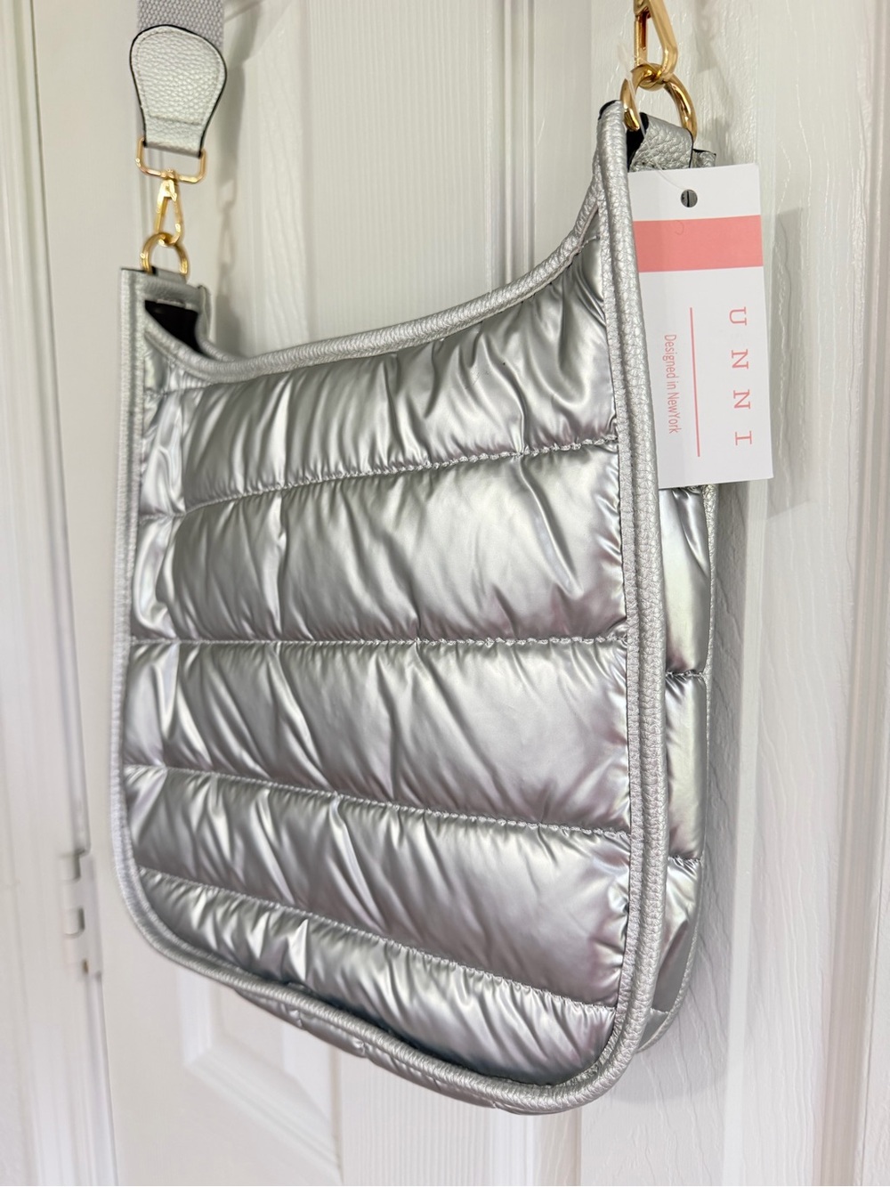 NWT UNNI Silver Metallic Puffer Crossbody Bag Quilted Lightweight Purse - Picture 3 of 8